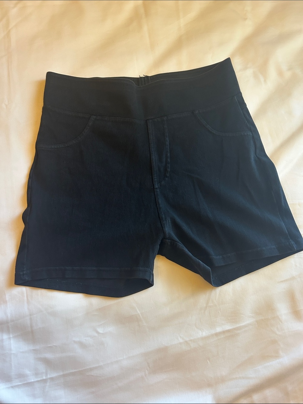 HALARA Black High-Waist Bike black Jean like Shorts with Pocket Detail